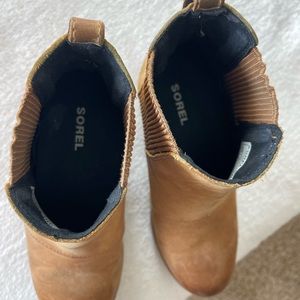 Sorel womens boot size 6 1/2 great condition Joan of Arctic Chelsea wedge